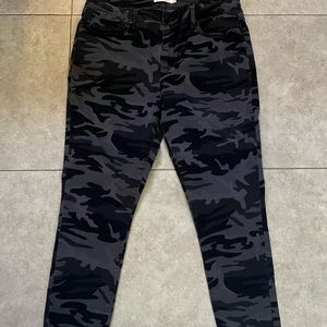 Levi's 721 black and grey Camo Print High Rise Skinny Fit Jeans